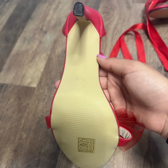 4 inch red heels with bow - Picture 5 of 6